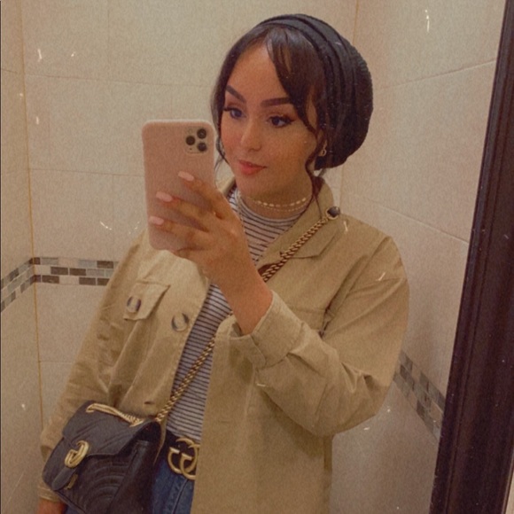 Meet your Posher, Ash - Picture 1 of 1